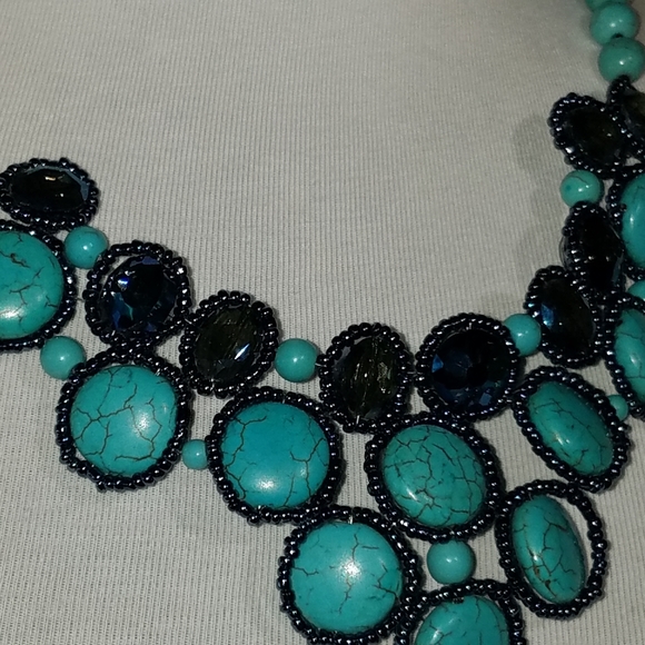 Turquoise bib necklace - Picture 6 of 8